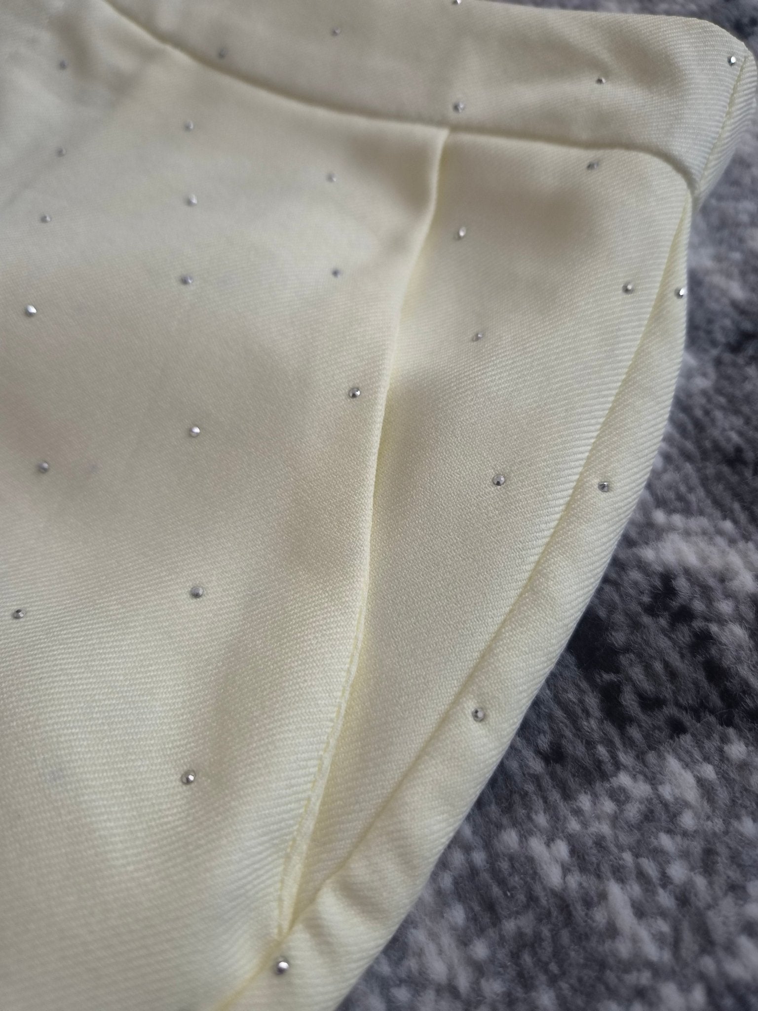 Eleganter Damen-Anzug mit Weste & Steinchen-Besatz - Milano Royal Boutique